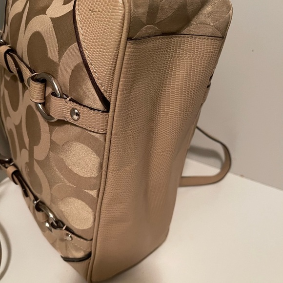 Coach beautiful tan and cream color bag with great conditions - Picture 6 of 16